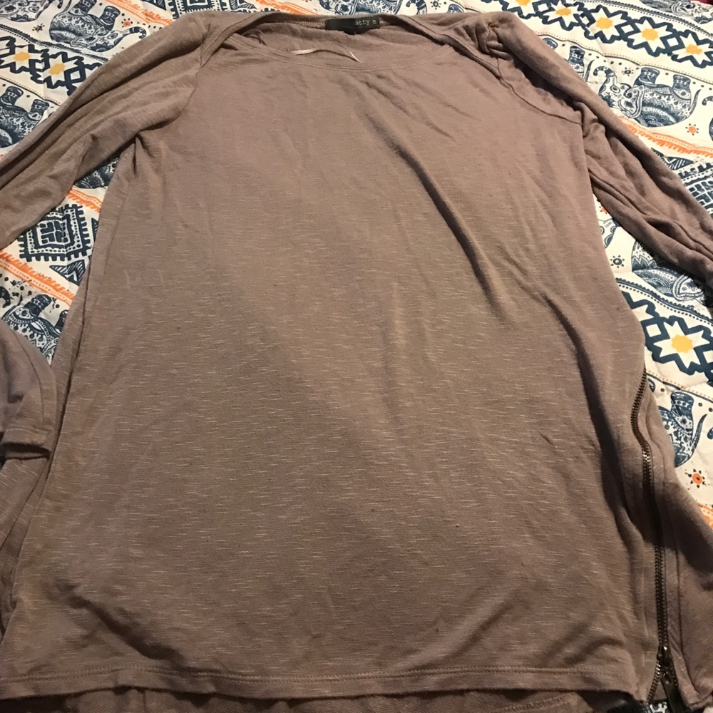 Cute side zip shirt